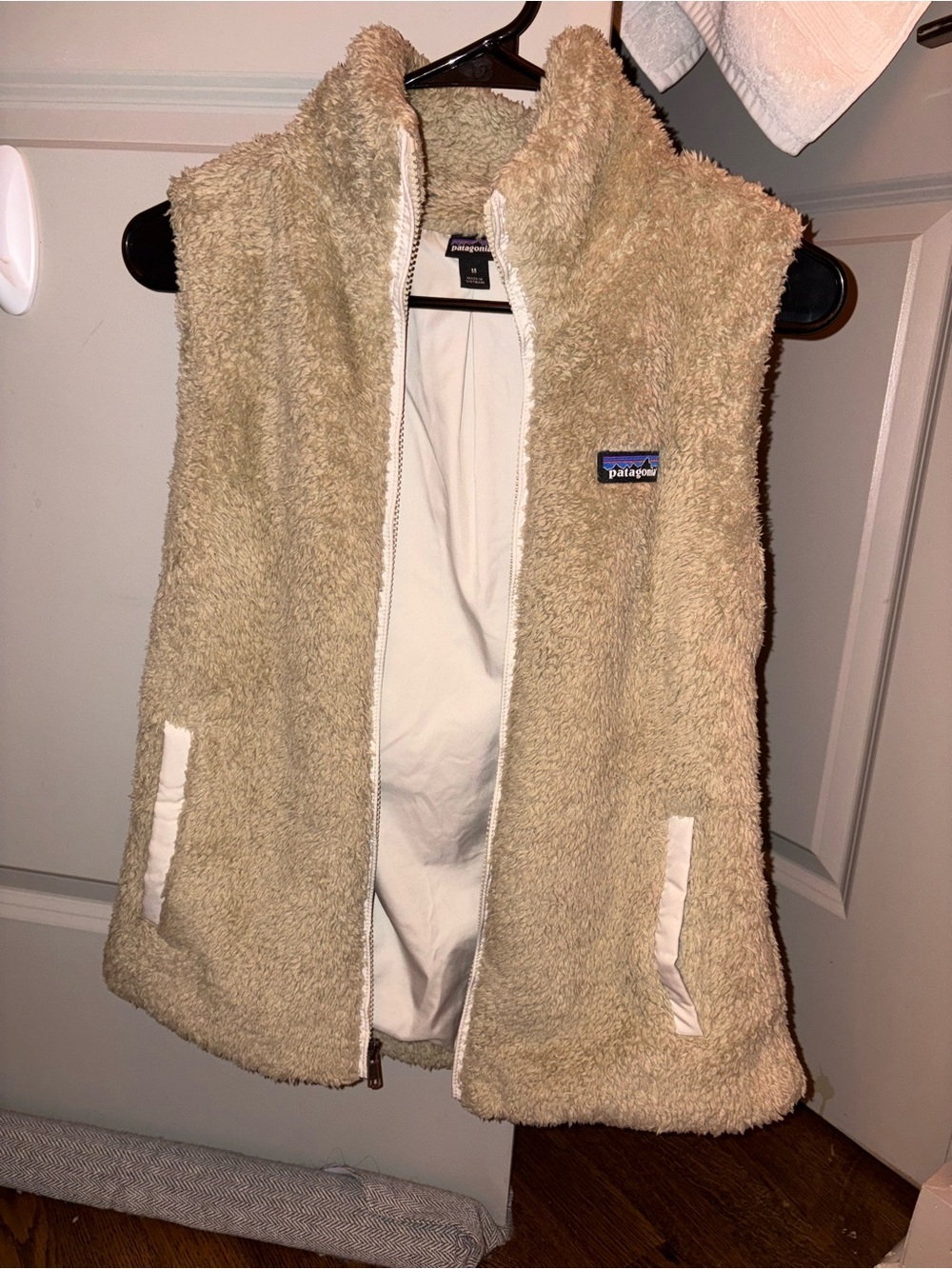Patagonia Women's Beige Fuzzy Sherpa Vest